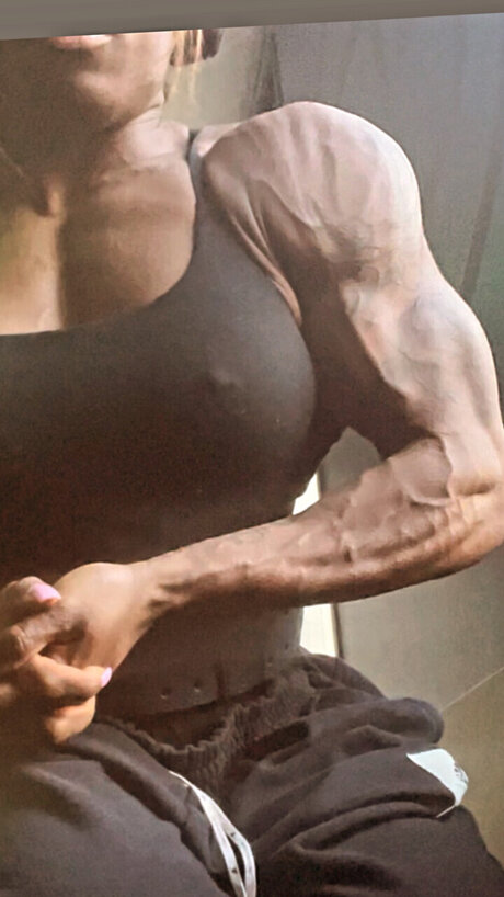 Foto di nudo di fuga di OnlyFans di Themusclegirl