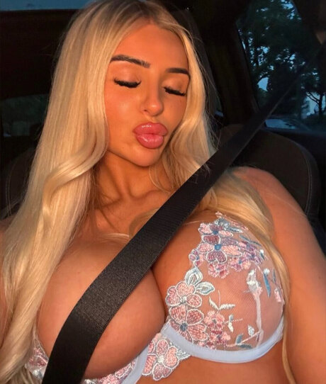 Foto di nudo di fuga di OnlyFans di Ellie Mae