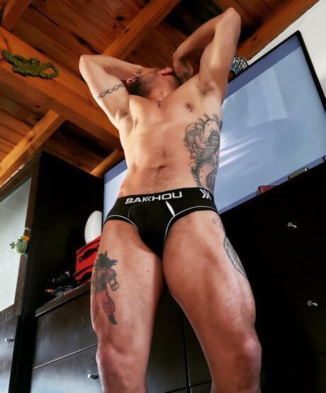 Foto di nudo di fuga di OnlyFans di Eduardo Tano 17