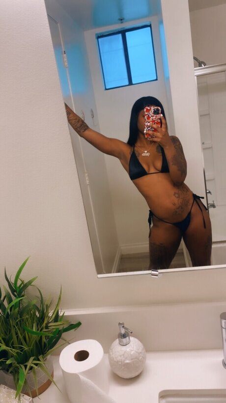 Foto di nudo di fuga di OnlyFans di Fineassshappire