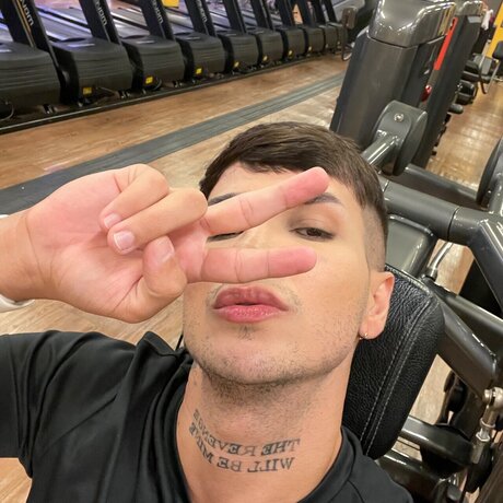 Foto di nudo di fuga di OnlyFans di Henry