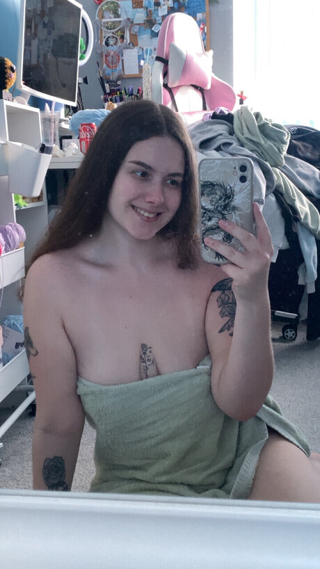 Foto di nudo di fuga di OnlyFans di Holly 