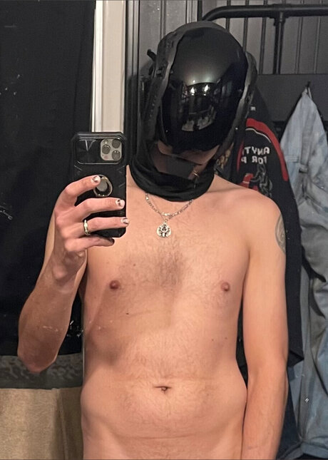 Foto di nudo di fuga di OnlyFans di Captain Grayson