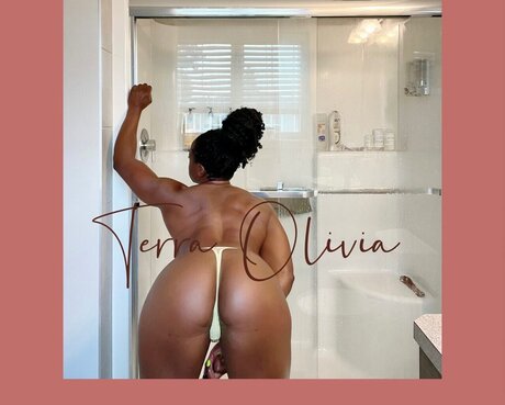 Foto di nudo di fuga di OnlyFans di Terra Olivia