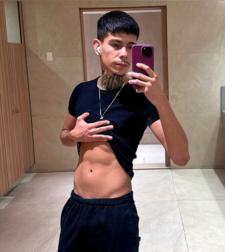 Foto di nudo di fuga di OnlyFans di Nobru