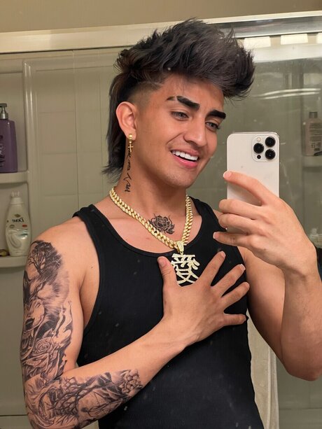 Foto di nudo di fuga di OnlyFans di Andy Mallet