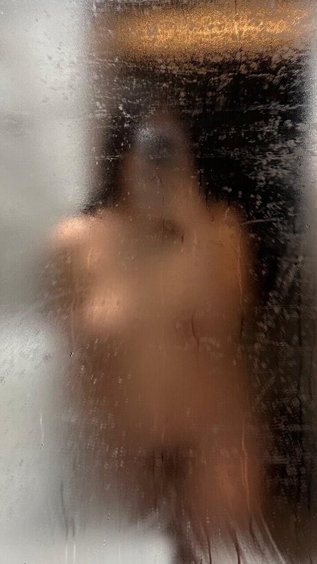 Foto di nudo di fuga di OnlyFans di Monica Lpez