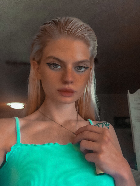 Foto di nudo di fuga di OnlyFans di L Koi