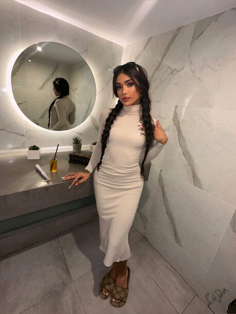 Foto di nudo di fuga di OnlyFans di Yara Bueno
