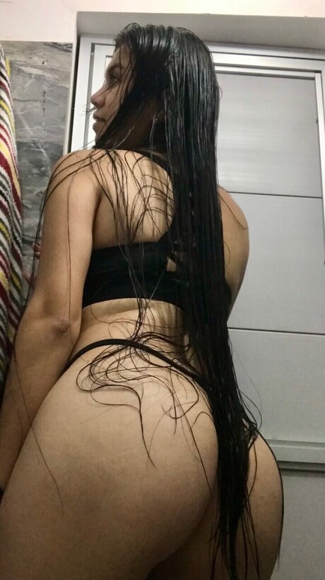 Foto di nudo di fuga di OnlyFans di Indira