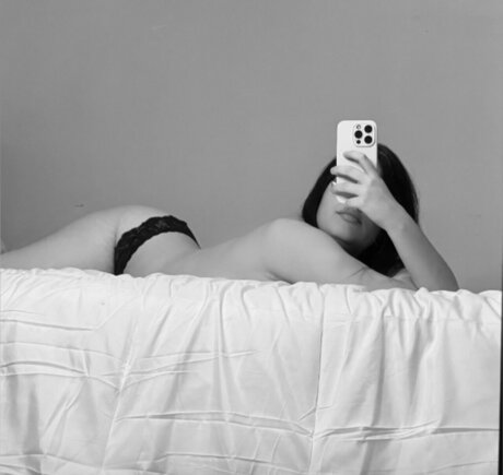 Foto di nudo di fuga di OnlyFans di Emy 