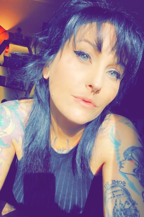 Foto di nudo di fuga di OnlyFans di Laura
