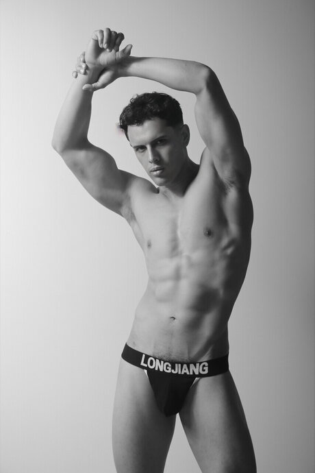 Foto di nudo di fuga di OnlyFans di Giovanni Correa