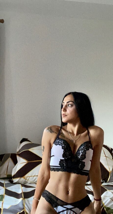 Foto di nudo di fuga di OnlyFans di Ela Giurgiuca