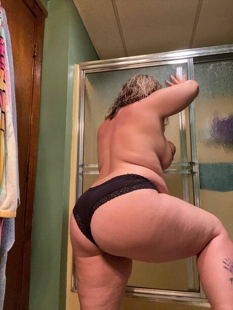 Foto di nudo di fuga di OnlyFans di Mrs Cav