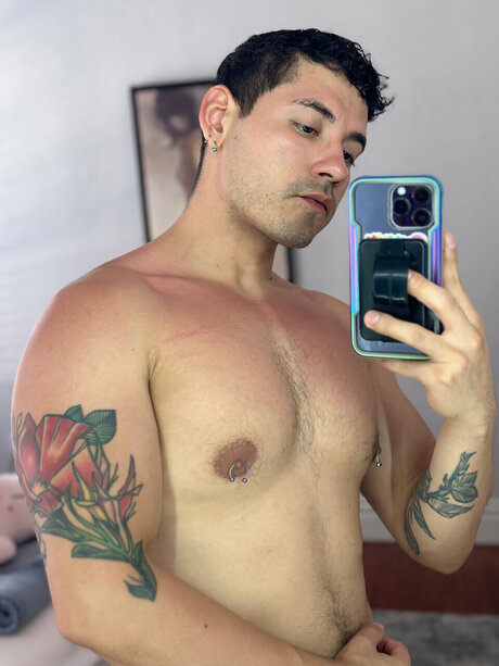 Foto di nudo di fuga di OnlyFans di Osito
