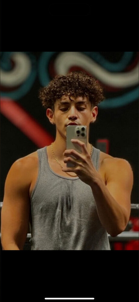 Foto di nudo di fuga di OnlyFans di Julian Barbozas Wild Show