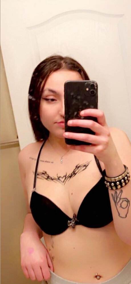 Foto di nudo di fuga di OnlyFans di Ava