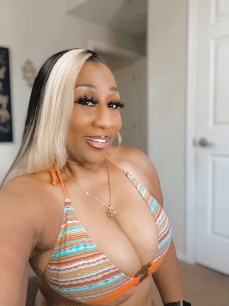 Foto di nudo di fuga di OnlyFans di Tikki 44