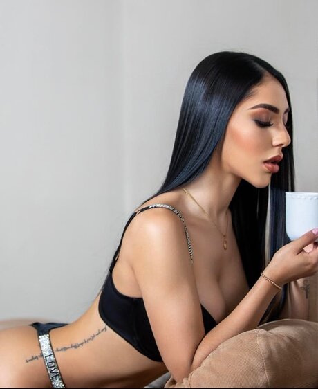Foto di nudo di fuga di OnlyFans di Vernica Montes