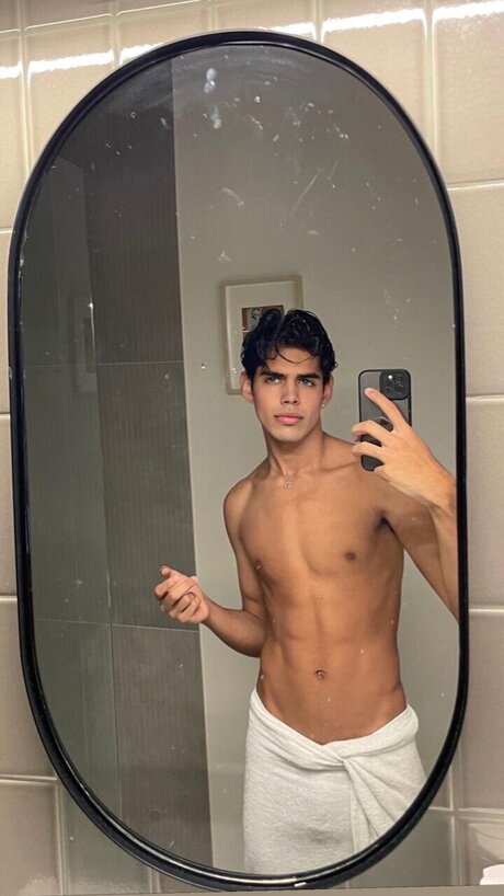 Foto di nudo di fuga di OnlyFans di Nilbert Gall