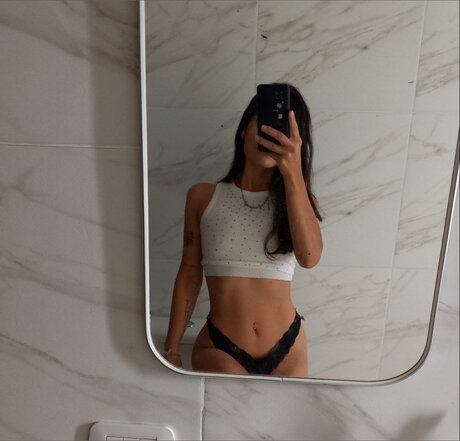 Foto di nudo di fuga di OnlyFans di Aina 