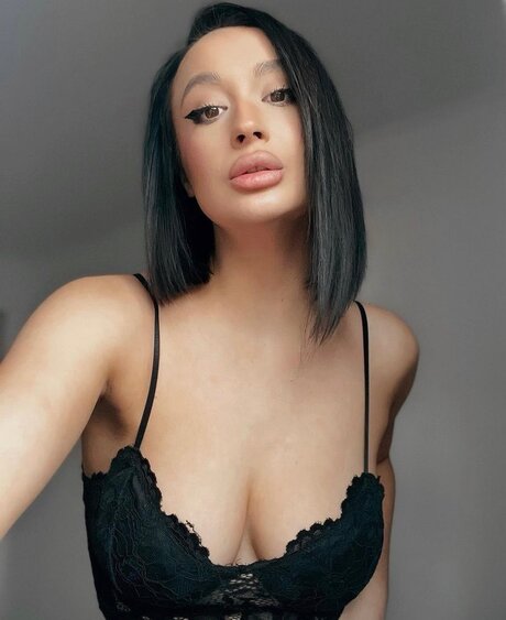 Foto di nudo di fuga di OnlyFans di Anca Simona
