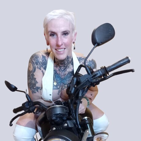 Foto di nudo di fuga di OnlyFans di Trampergirl01