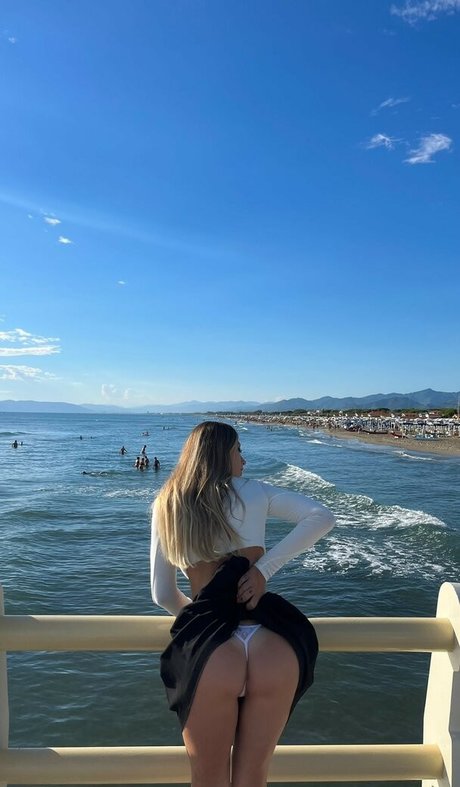 Foto di nudo di fuga di OnlyFans di Eva Mentas