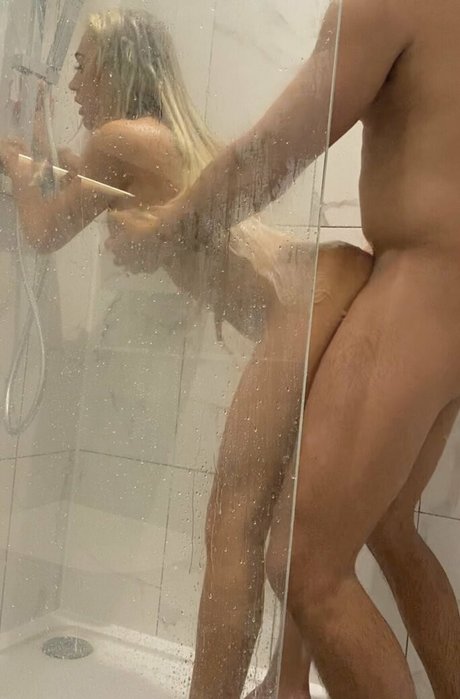 Foto di nudo di fuga di OnlyFans di Hollyrobinson19