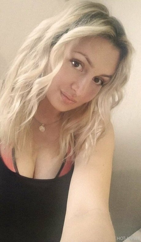 Foto di nudo di fuga di OnlyFans di Annabellla