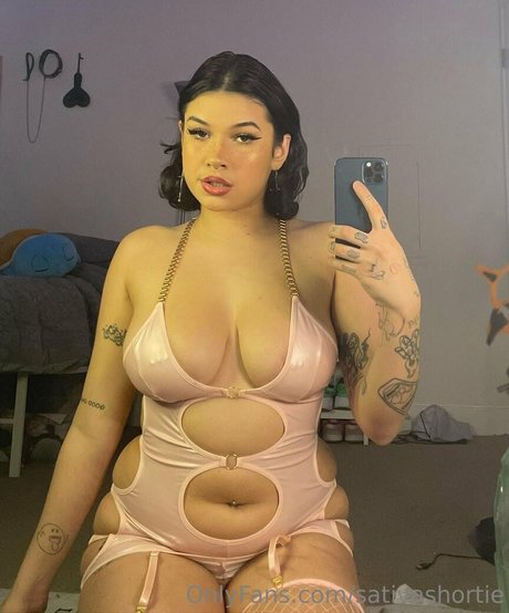 Foto di nudo di fuga di OnlyFans di Sativashortie