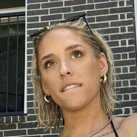 Foto di nudo di fuga di OnlyFans di Emily Viuhkola