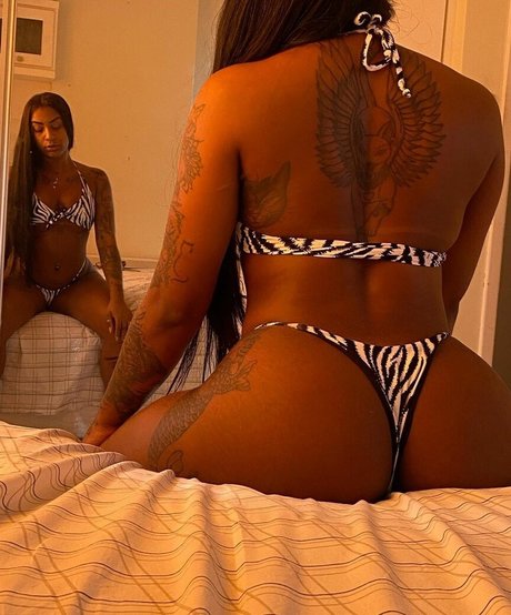 Foto di nudo di fuga di OnlyFans di Negra Japa