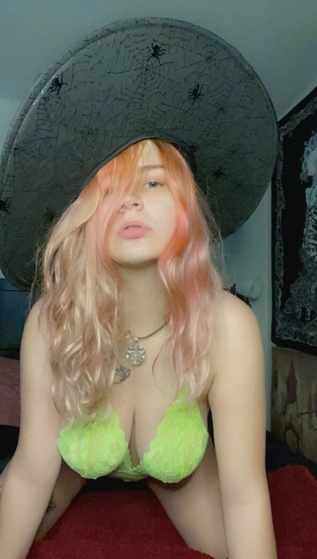 Foto di nudo di fuga di OnlyFans di Urokogal