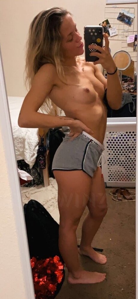 Foto di nudo di fuga di OnlyFans di Allie Ross