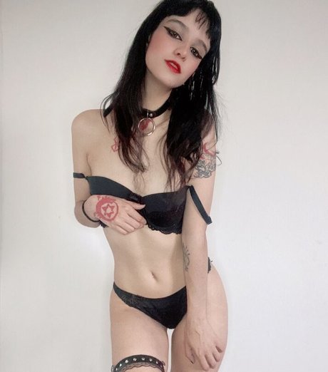 Foto di nudo di fuga di OnlyFans di Vamplayla