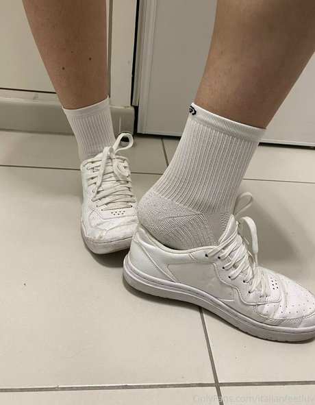 Foto di nudo di fuga di OnlyFans di Italianfeetluv