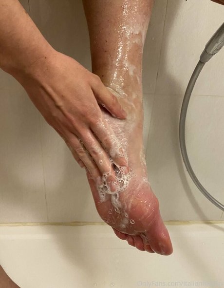 Foto di nudo di fuga di OnlyFans di Italianfeetluv