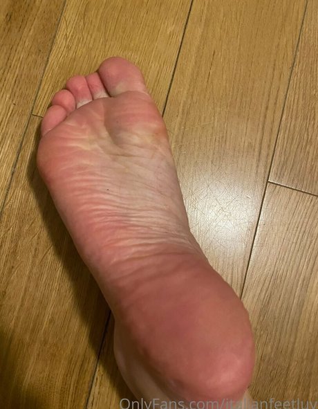 Foto di nudo di fuga di OnlyFans di Italianfeetluv