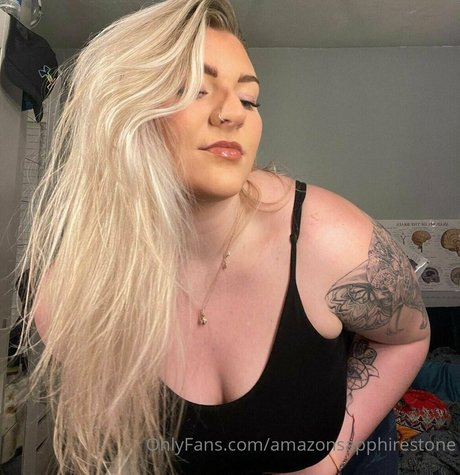 Foto di nudo di fuga di OnlyFans di Amazonsapphirestone