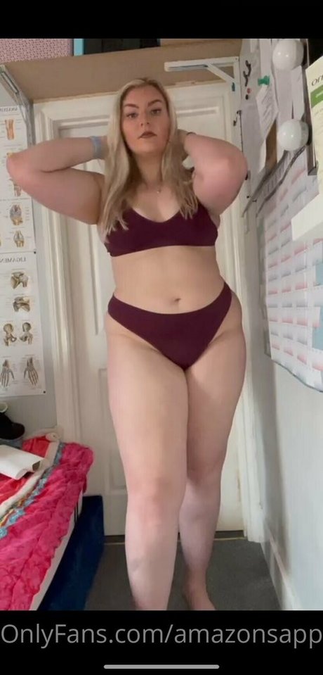 Foto di nudo di fuga di OnlyFans di Amazonsapphirestone