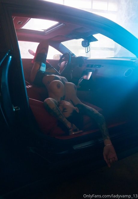 Foto di nudo di fuga di OnlyFans di Lady Vamp