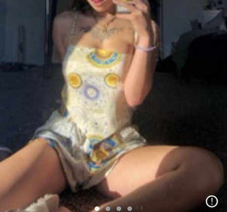 Foto di nudo di fuga di OnlyFans di Mikah Tia