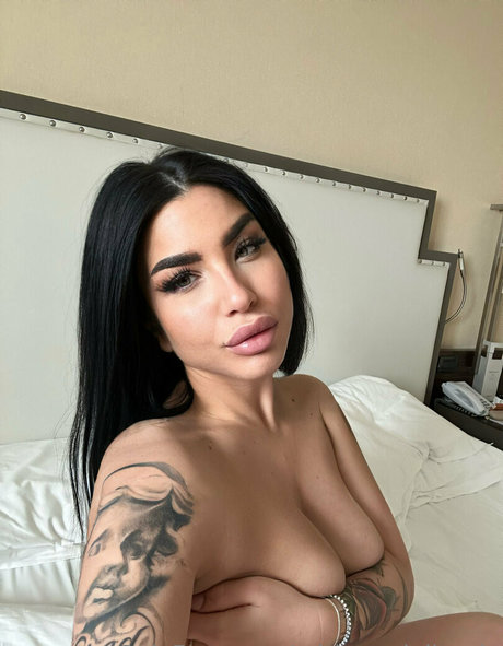 Foto di nudo di fuga di OnlyFans di Miriammigliaccio