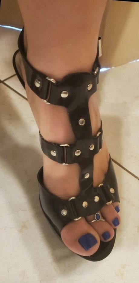 Lizziesexifeet