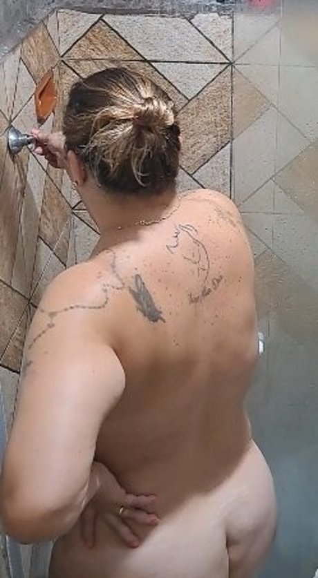 Foto di nudo di fuga di OnlyFans di Amor De Familia