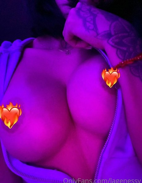 Foto di nudo di fuga di OnlyFans di Genessy
