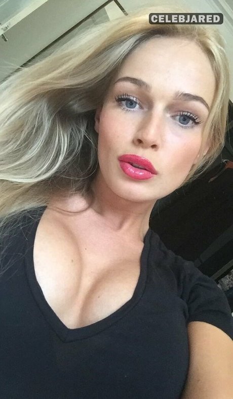 Foto di nudo di fuga di OnlyFans di Frederikke Bach