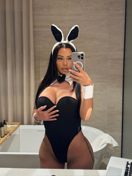 Foto di nudo di fuga di OnlyFans di Yasmine Cecilia